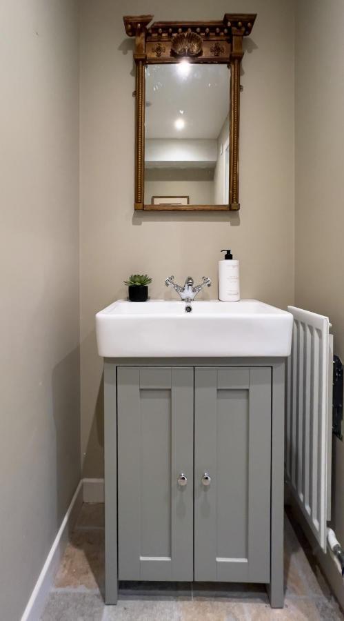 Converted Victorian Coach House With Hot Tub Stewartstown Exteriér fotografie